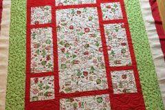 Christmas Quilt
Kristin B.
"Echo Pointsettia and Holly" panto
2017 Client Quilt